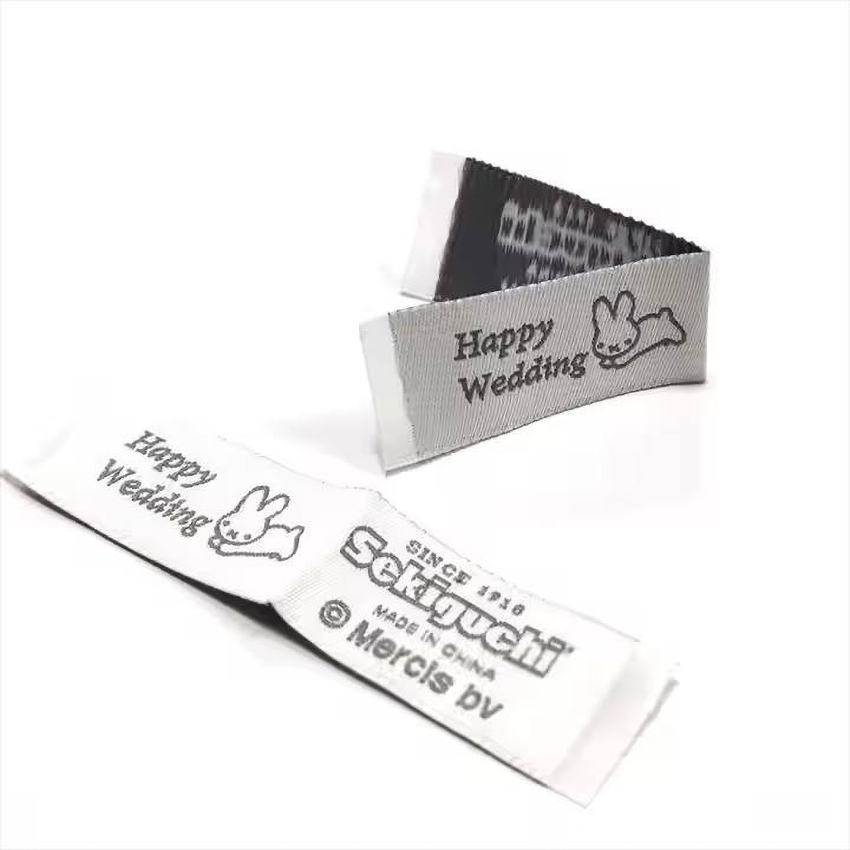 ملصقات منسوجة فاخرة مخصصة علام - مراجعة Sewing Labels وسعره